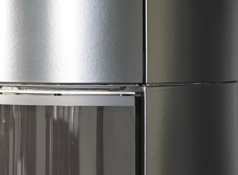 Sloupová krbová kamna THORMA Filakovo - Exkluziv Line - Krbová kamna ATIKA PLUS keramika černá-matná s akumulací, černý lak