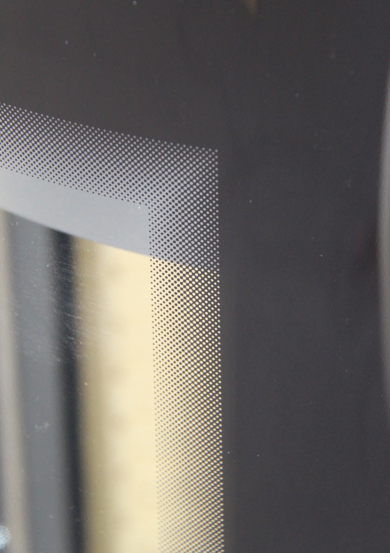 Sloupová krbová kamna THORMA Filakovo - Exkluziv Line - Krbová kamna ATIKA PLUS keramika černá-matná s akumulací, černý lak