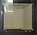 Žáruodolné sklo pro krbová kamna Borgholm Sklo 345x315x4 BORGHOLM KERAMIK 2016 (verze zadní sekundární vzduch - děrovaný šamot)